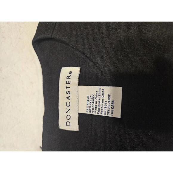 Doncaster Elegant Two-Tone Sleeveless Dress - Picture 10 of 11